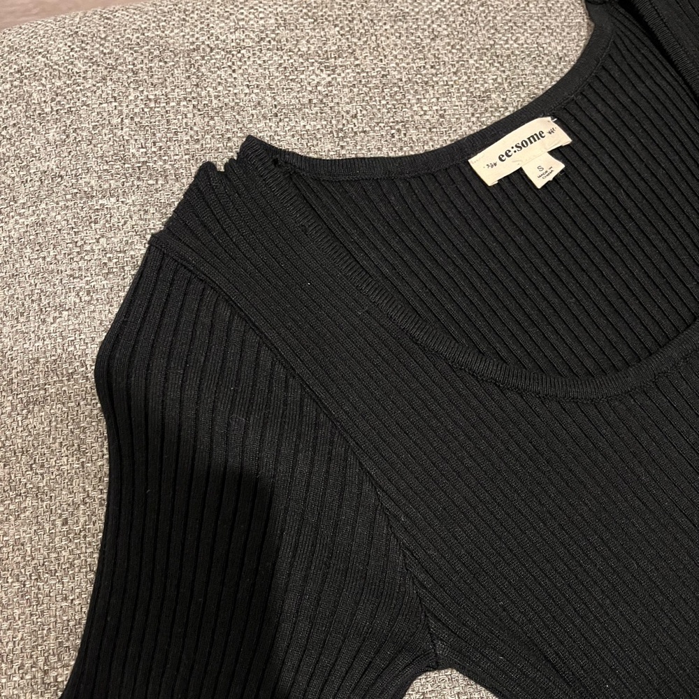 Eesome Black Ribbed Knit Top. Size S. - Picture 3 of 5